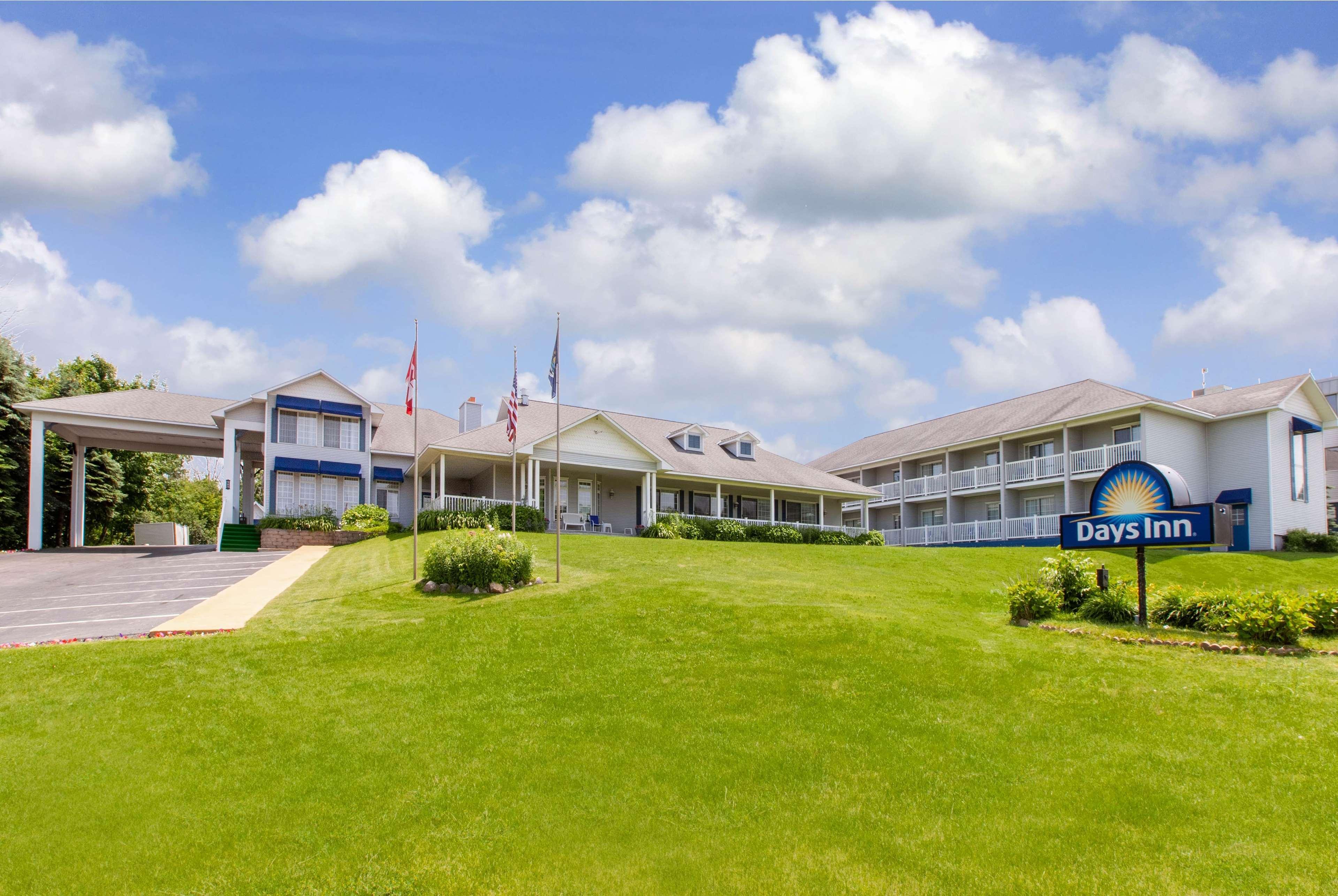 Days Inn By Wyndham Petoskey Exterior photo