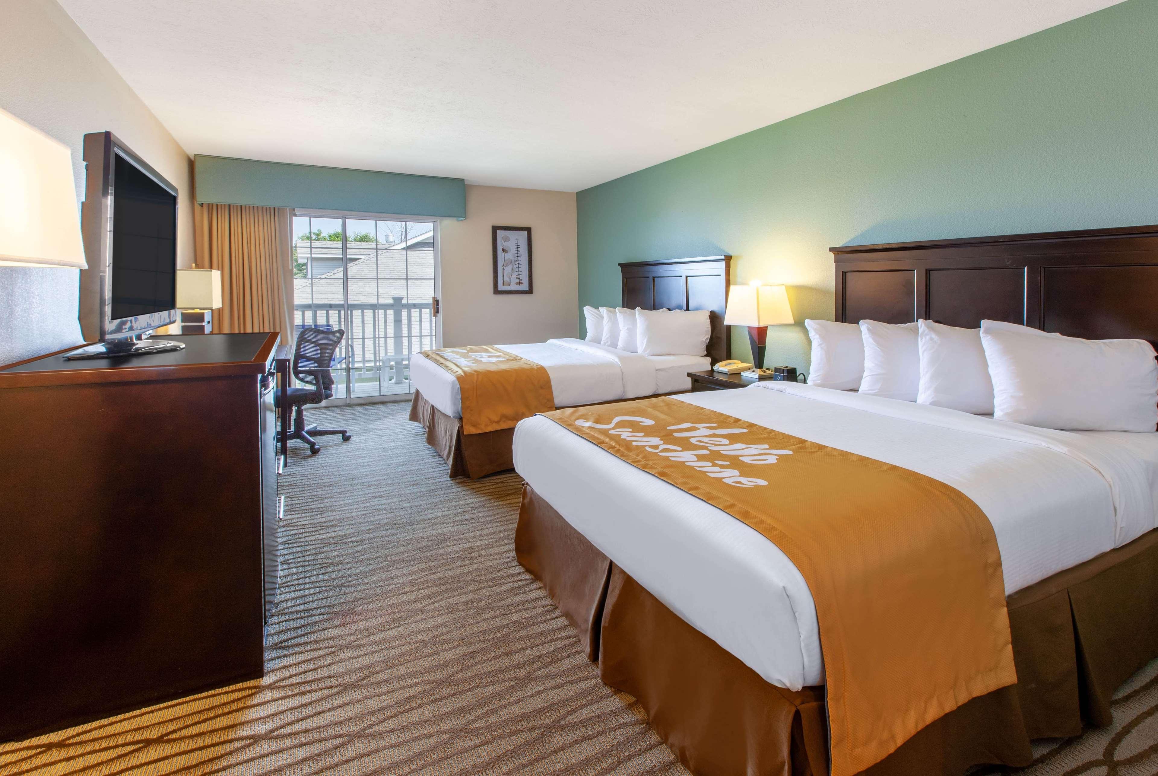 Days Inn By Wyndham Petoskey Exterior photo